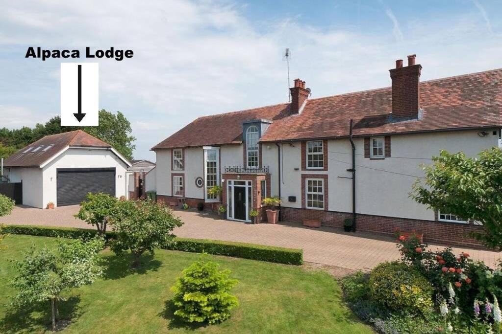 Alpaca Lodge Sittingbourne Exterior photo